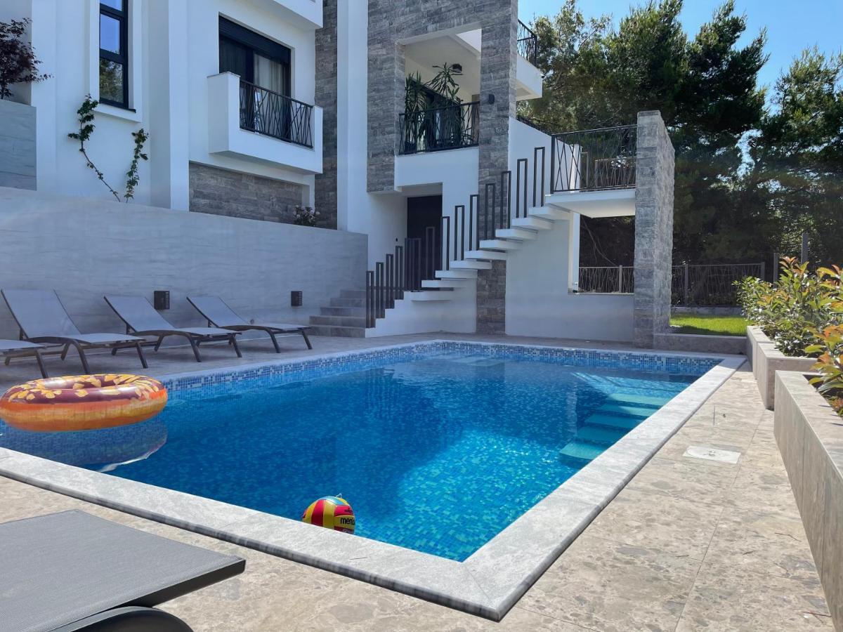 Villa Pine Бар Екстериор снимка