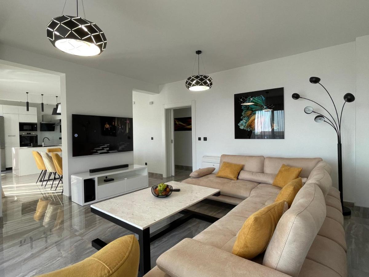Villa Pine Бар Екстериор снимка